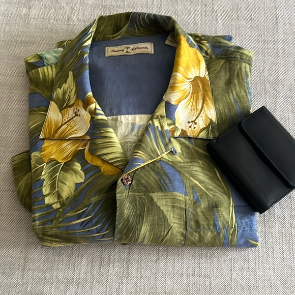 Tommy Bahama silk l shirt - Picture 3 of 14
